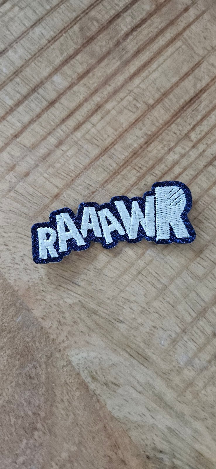 RAAAWR embleem juichjack jumbo, Ophalen of Verzenden, Nieuw, Applicator