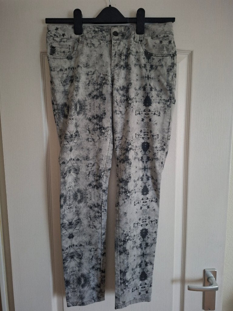 Licht grijze broek met donker grijze spetters maat 38, Maat 38/40 (M), Ophalen of Verzenden, Zo goed als nieuw, Grijs