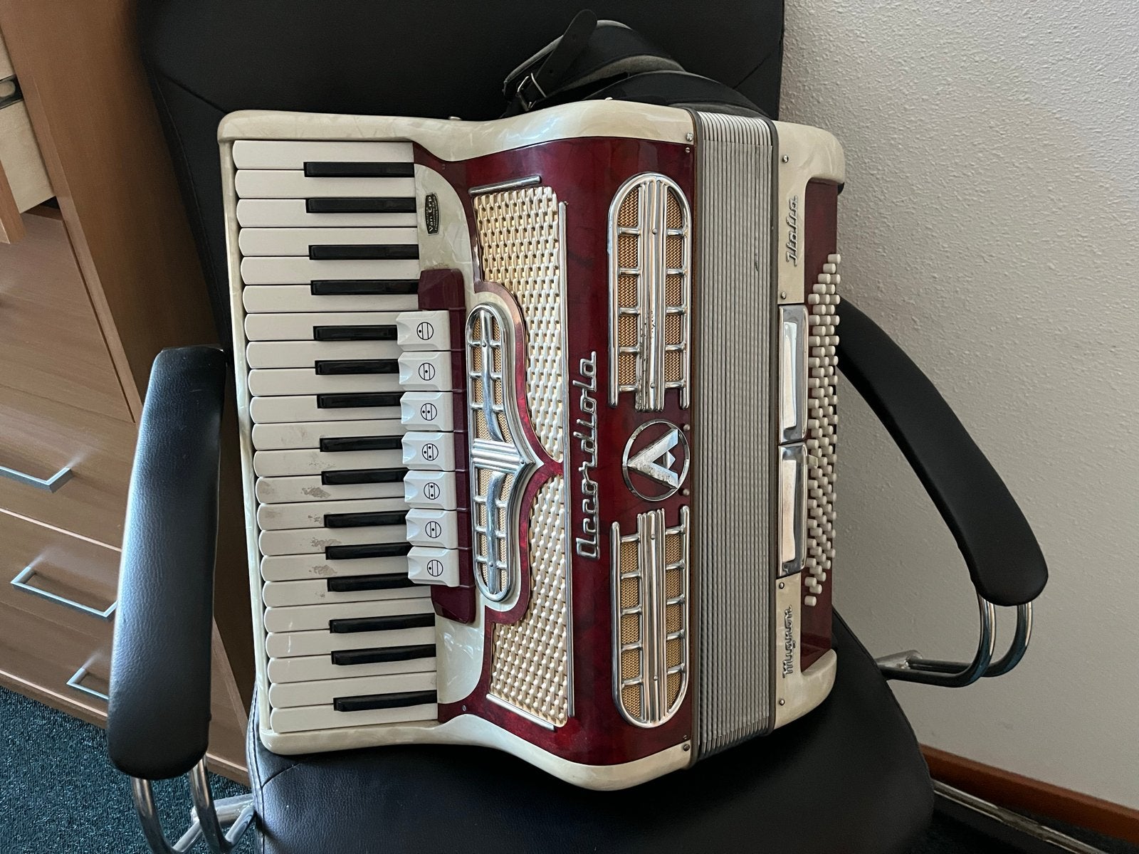 Accordiola Mignon Accordeon, Ophalen, Gebruikt, Overige formaten, Met koffer