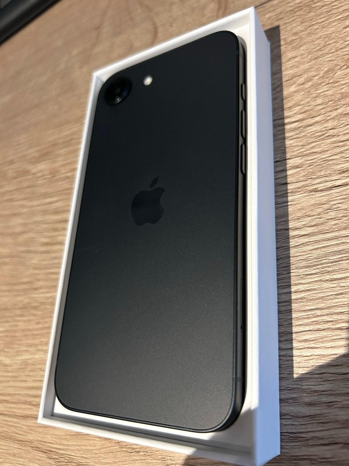 iPhone 17e 256GB - Ongeactiveerd met 1 jaar Apple garantie, Telecommunicatie, Mobiele telefoons | Apple iPhone, 256 GB, Overige modellen