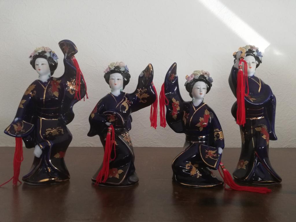Oosterse porseleinen Geisha beeldjes., Ophalen of Verzenden