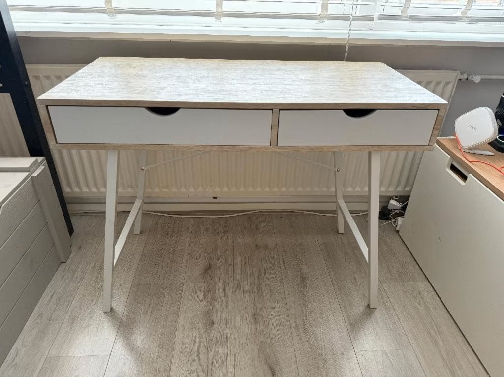 Bureau scandinavisch design met lade, Huis en Inrichting, Bureaus, Ophalen, Gebruikt, Scandinavisch, Hout