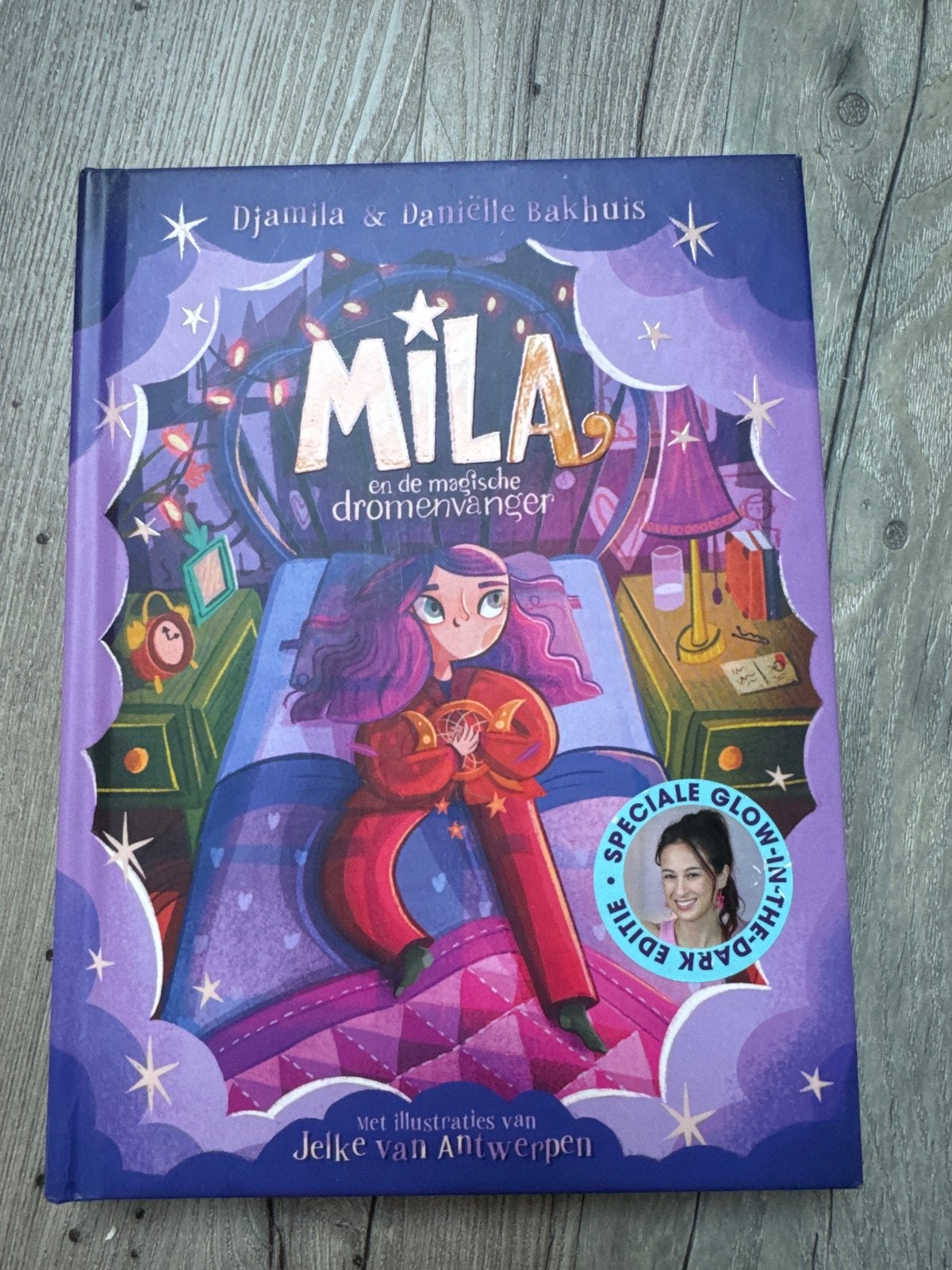 Mila en de magische dromenvanger - Djamila & Daniëlle Bakhui, Ophalen of Verzenden, Zo goed als nieuw, Fictie algemeen