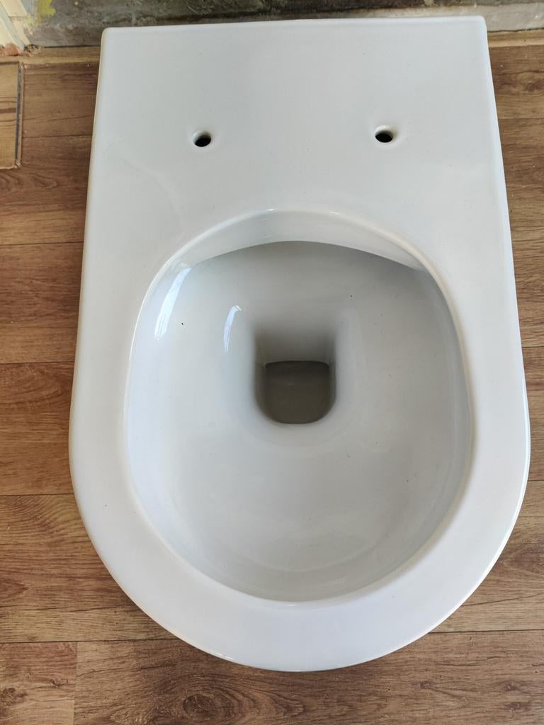 Nieuwe hang-wc, wit keramiek, Doe-het-zelf en Verbouw, Sanitair, Ophalen of Verzenden, Nieuw, Toilet
