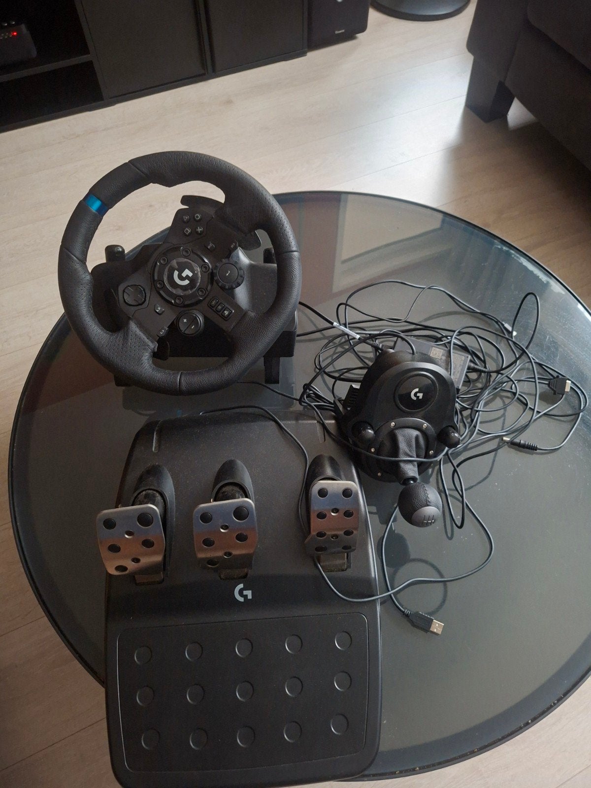 Logitech G923 racestuur + pedalen + versnellingspook, Ophalen, Zo goed als nieuw, Stuurtje of Sportattribuut