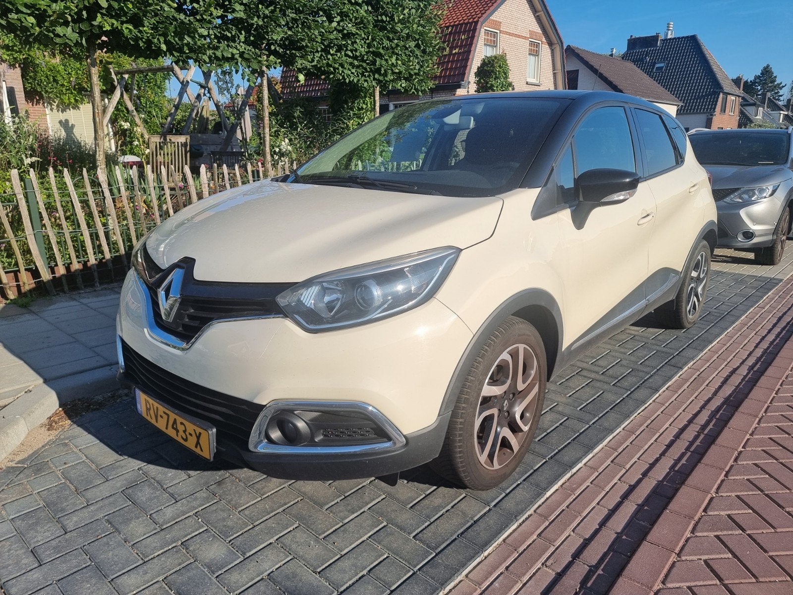 Renault Captur 0.9 TCE 90 2015 Creme-zwart *nav-camera-cc*, Auto's, Renault, Voorwielaandrijving, 898 cc, Stof, 1200 kg