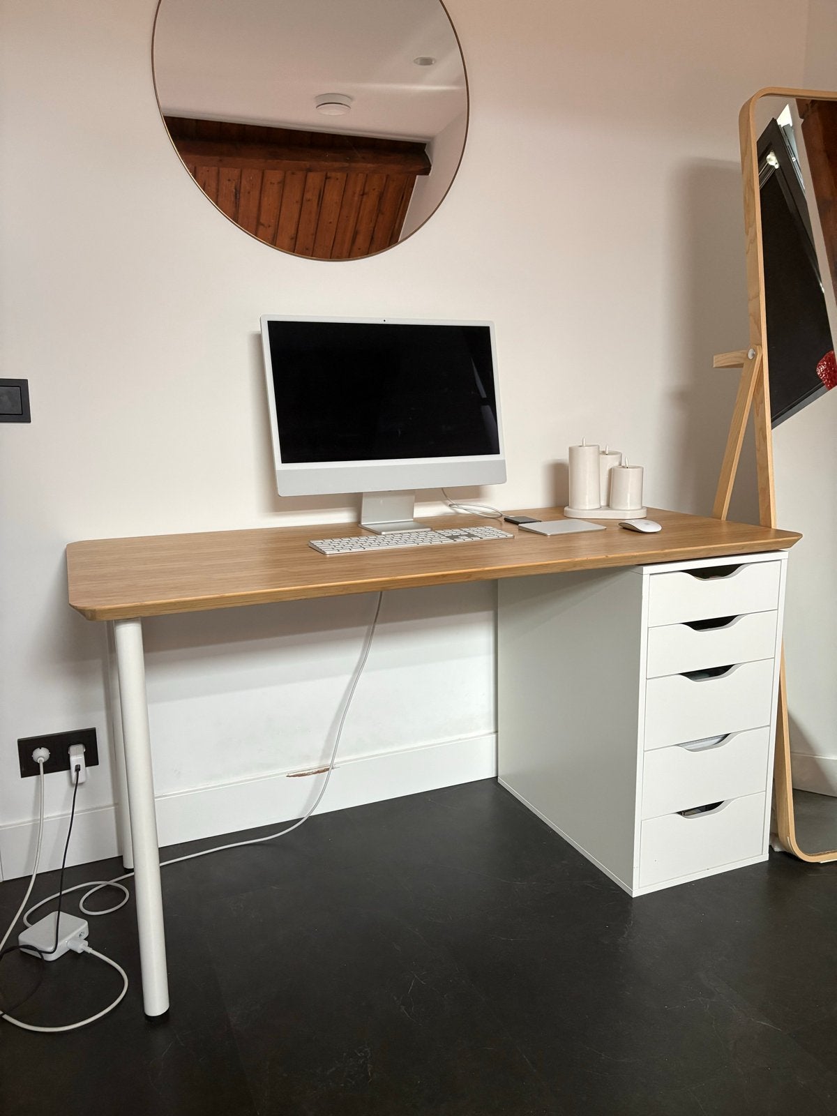 IKEA Anfallare/ Alex bureau wit met bamboe blad, Ophalen, Schoolbureau, Bruin, Zo goed als nieuw