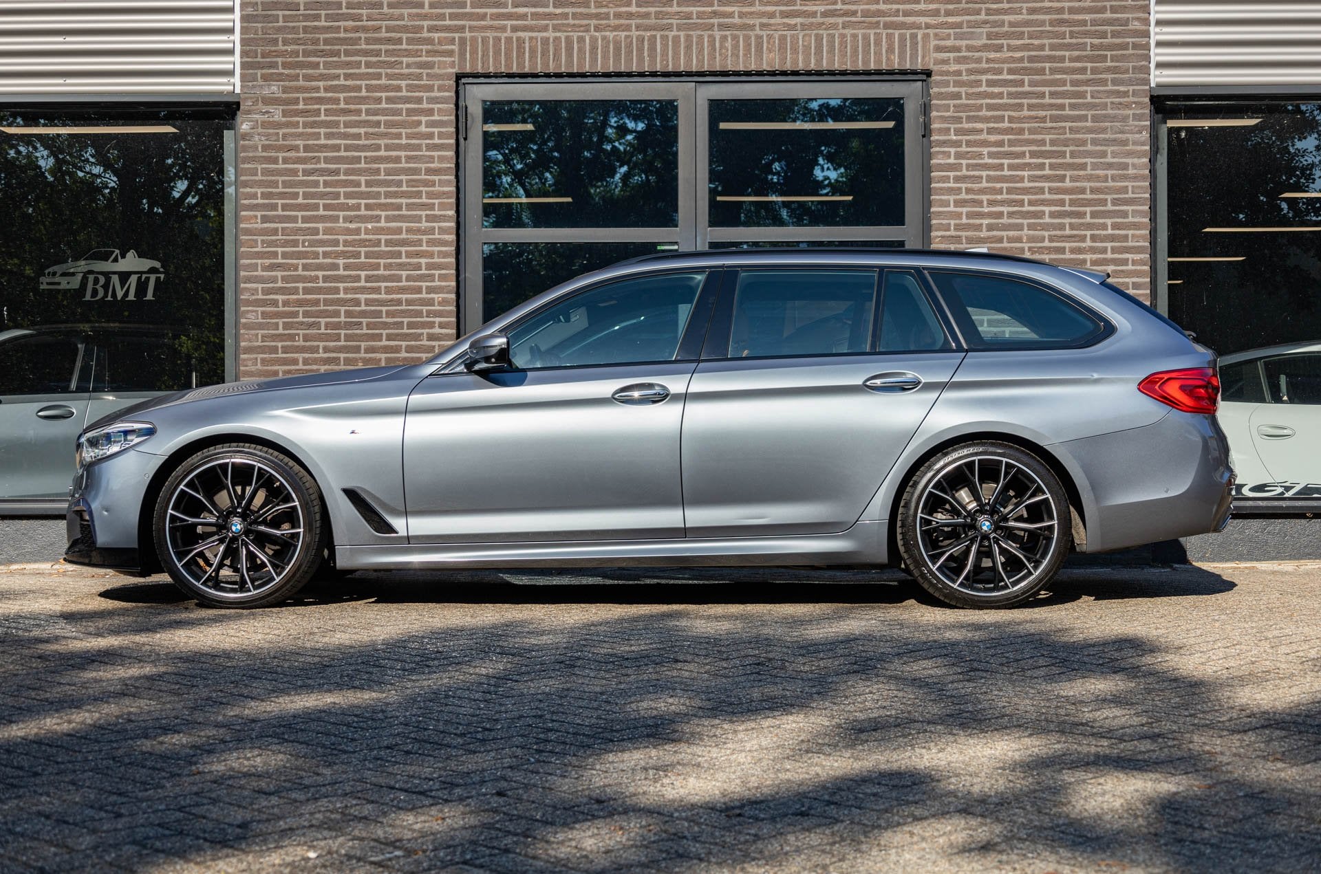 BMW 5 Serie 520i G31 Touring High Executive M Sport / Head-U, Auto's, Automaat, 1998 cc, Achterwielaandrijving, Gebruikt