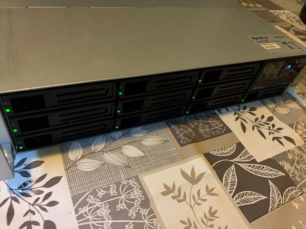 Synology RackStation RS2212RP+ (12-bay NAS), Ophalen of Verzenden, Zo goed als nieuw