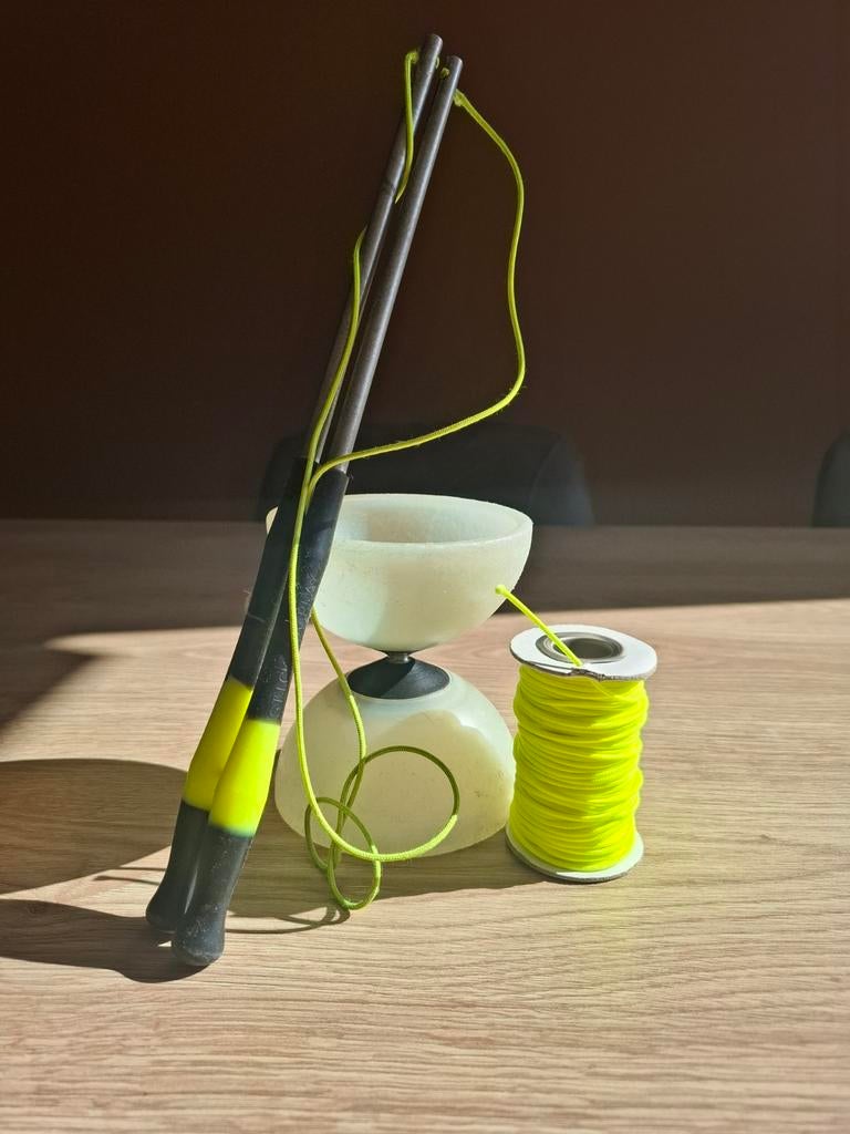 Glow in the dark diabolo met metalen stokken, Ophalen of Verzenden, Gebruikt, Jongen of Meisje
