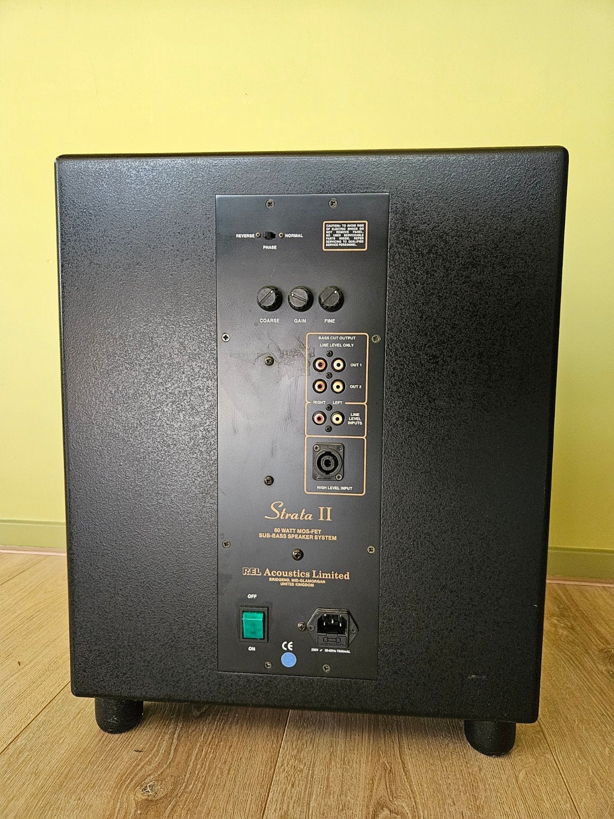 REL Strata 2 subwoofer - Werkt perfect, esthetische schade, Inclusief kabels, Ophalen, Gebruikt, Subwoofer