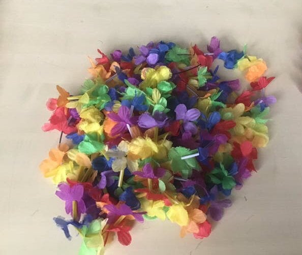 Aloha hawaii slingers 15 stuks en een van 8mtr. in een koop!, Ophalen of Verzenden, Nieuw, Feestartikel, Verjaardag