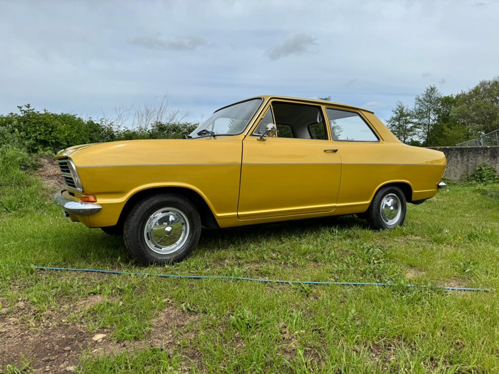 Te koop Opel Kadett B 1.1 ltr bouwjaar 1972 kleur goud, Achterwielaandrijving, Zwart, Kadett, Handgeschakeld