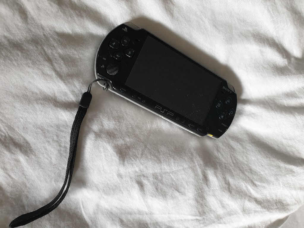 SONY portable playstation, Spelcomputers en Games, 1 speler, Ophalen, Zo goed als nieuw, Vanaf 3 jaar