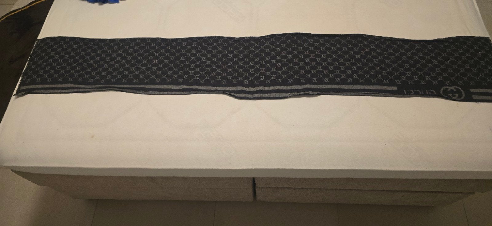 Gucci sjaal - Zwart met GG-patroon, Kleding | Dames, Gucci, Ophalen of Verzenden, Gedragen, Sjaal