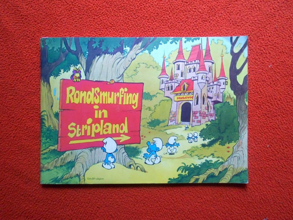 Rondsmurfing in Stripland (70 plaatjes, compleet), Ophalen of Verzenden, Gelezen, Plaatjesalbum