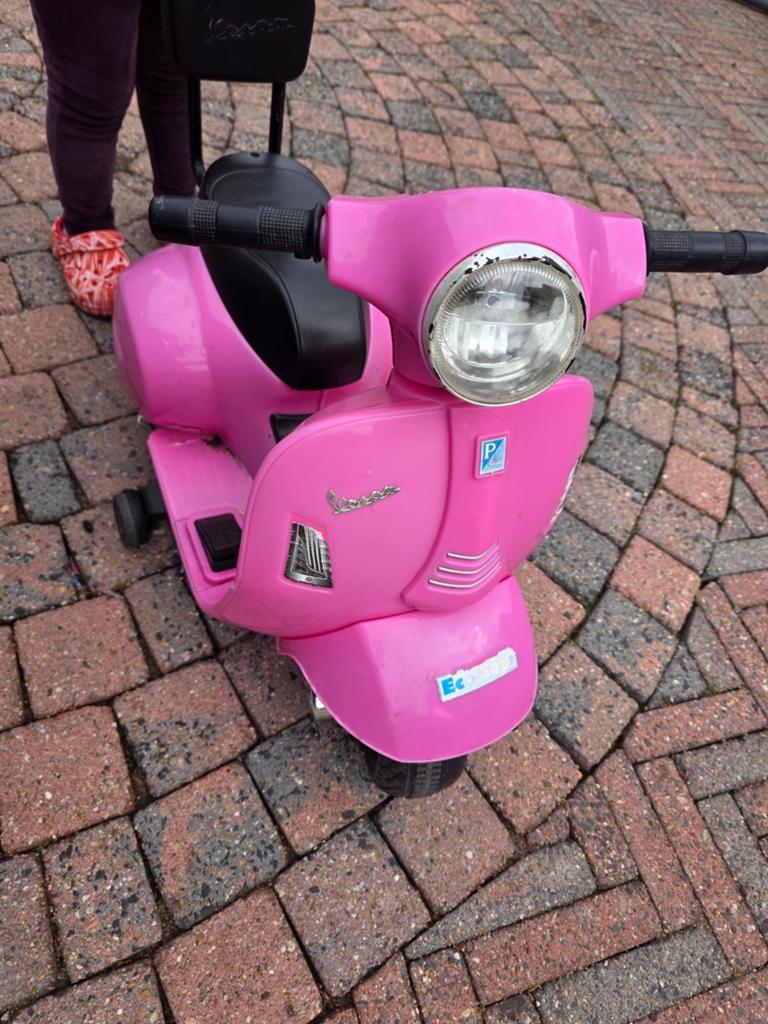 Rose vespa werkt goed met oplader, Ophalen of Verzenden