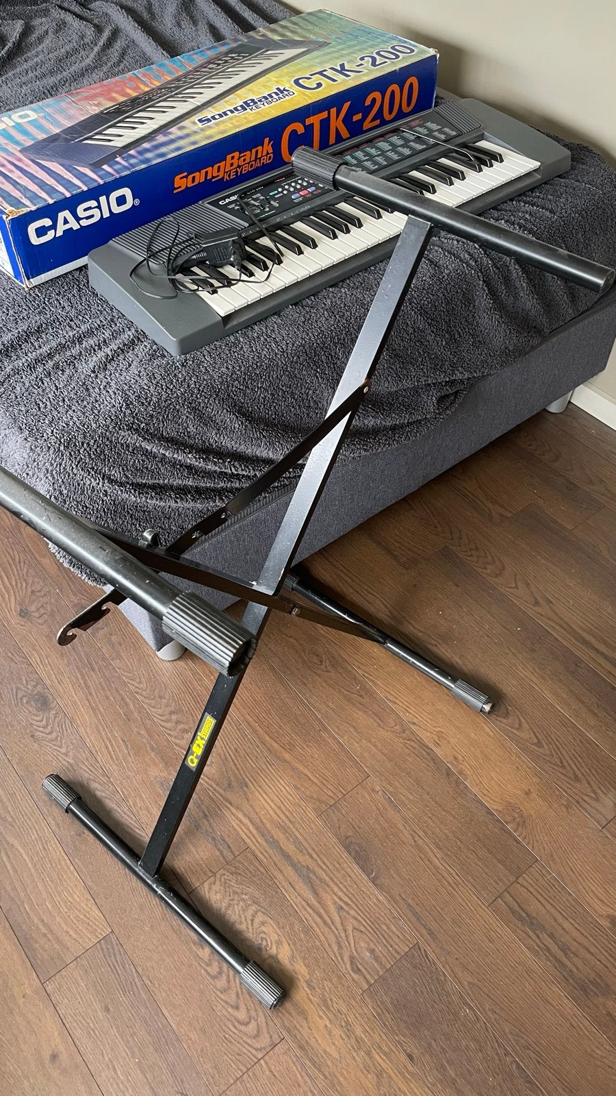 Casio CTK-200 Keyboard met standaard en doos, Muziek en Instrumenten, Keyboards, Casio, Gebruikt, Met standaard, Ophalen