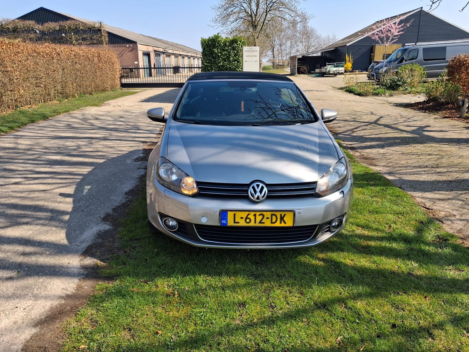 Volkswagen Golf 1.6 TDI 77KW BMT Cabrio 2014 Grijs, Auto's, 4 cilinders, Cabriolet, 4 stoelen, 154 €/maand