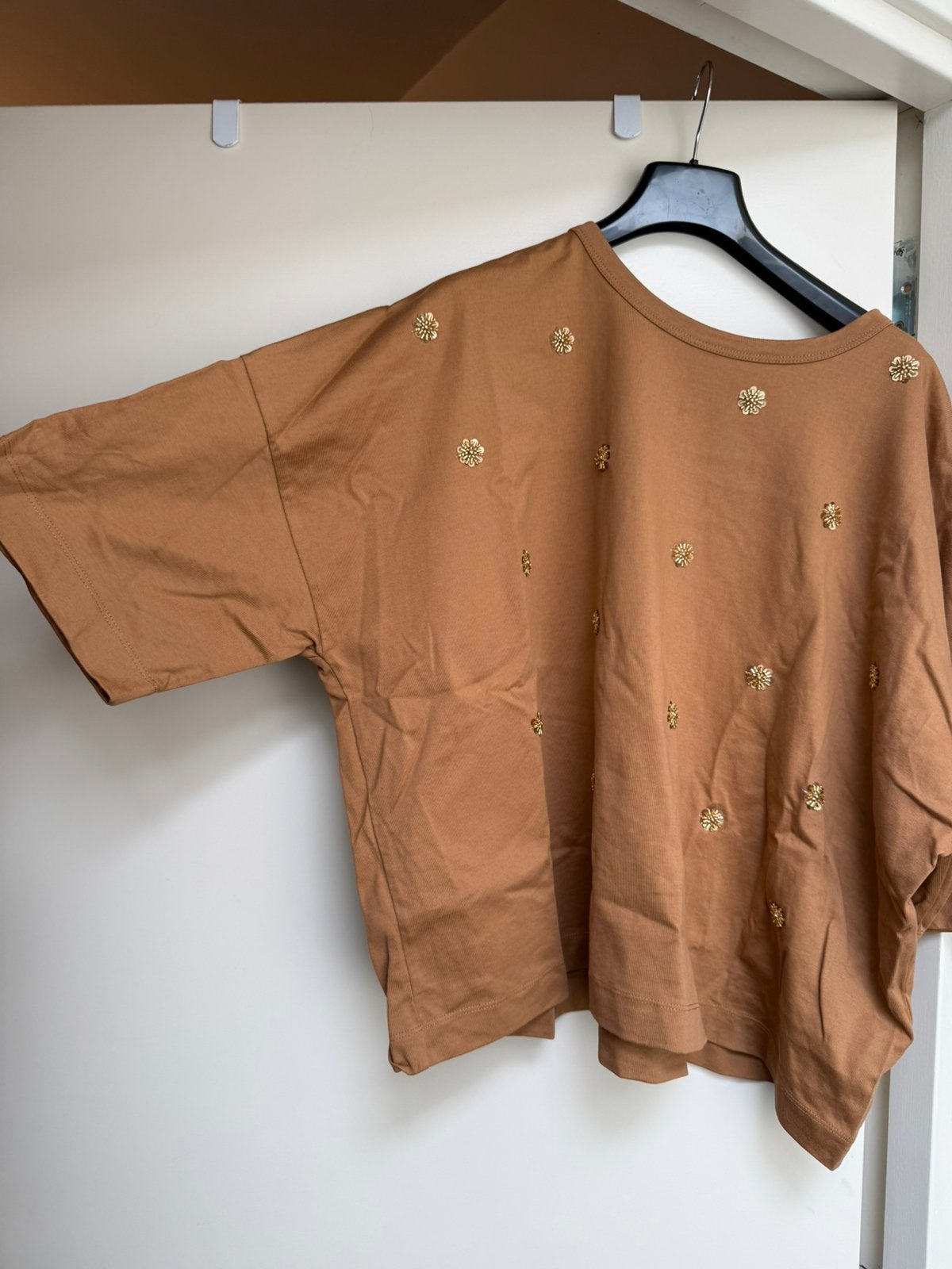 Nieuwe sissy-boy boxy t-shirt met kralen bruin maat L XL, Bruin, Maat 46/48 (XL) of groter, Ophalen of Verzenden, Zo goed als nieuw