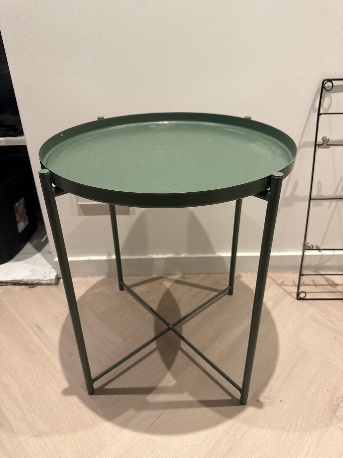Groene bijzettafel van IKEA - 53 cm hoog, 47 cm diameter, Minder dan 55 cm, Gebruikt, Metaal of Aluminium, Rond