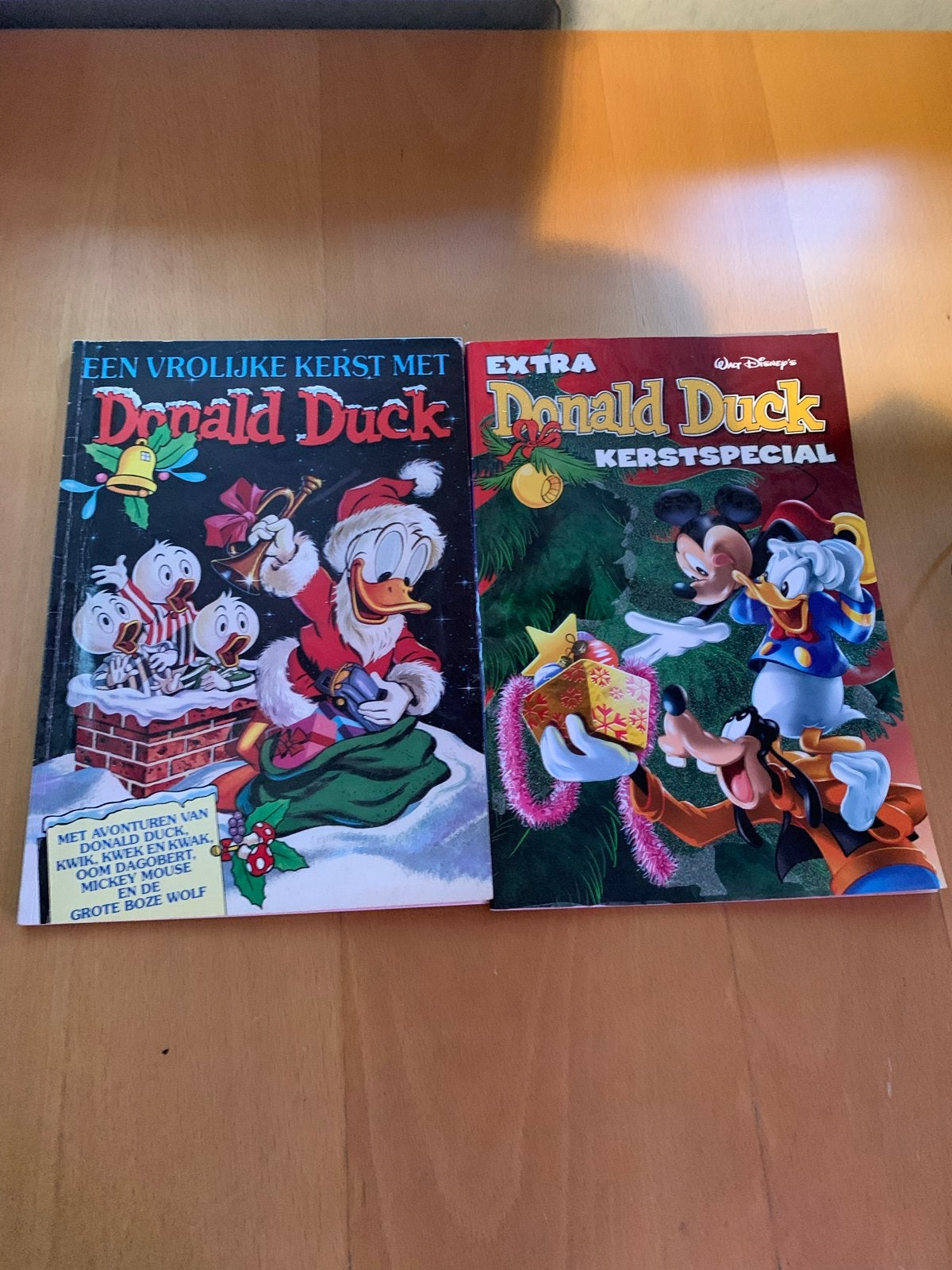 Donald Duck Kerststrips - Een Vrolijke Kerst & Kerstspecial, Boeken, Meerdere stripboeken, Ophalen of Verzenden, Gelezen