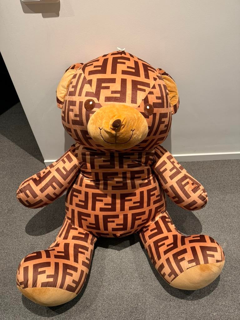 Fendi teddy beer, Kinderen en Baby's, Speelgoed | Knuffels en Pluche, Ophalen, Overige karakters, Beer, Zo goed als nieuw