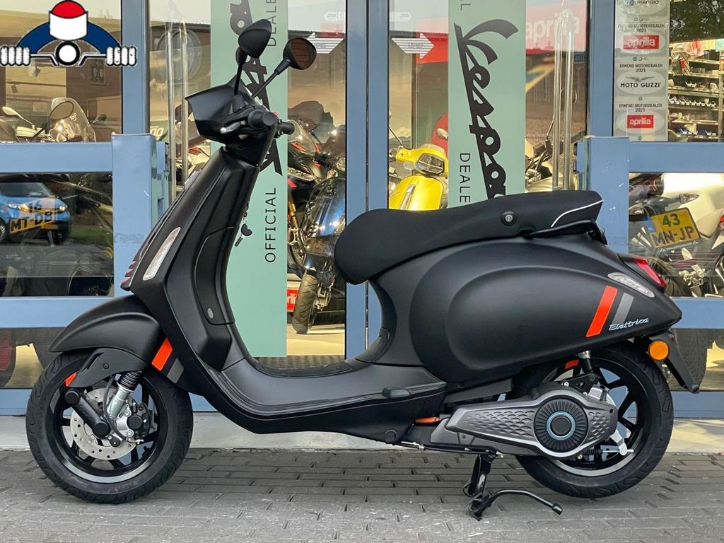 Nieuwe Vespa  Elettrica Nero Convinto Matt nieuw 0km, Fietsen en Brommers, Scooters | Vespa, Ophalen, Overige modellen, Maximaal 45 km/u