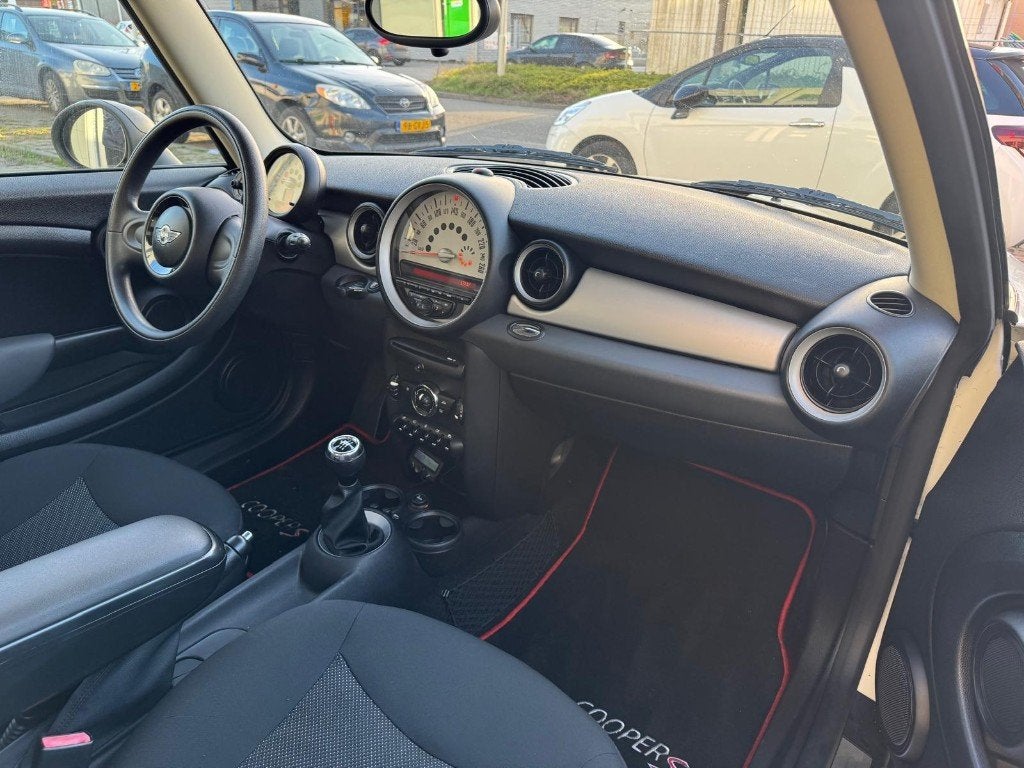 Foto 10 van MINI ONE 1.6BENZINE|2011|124DKM|AIRCO|CRUISE CONTROL|KOOPJE!