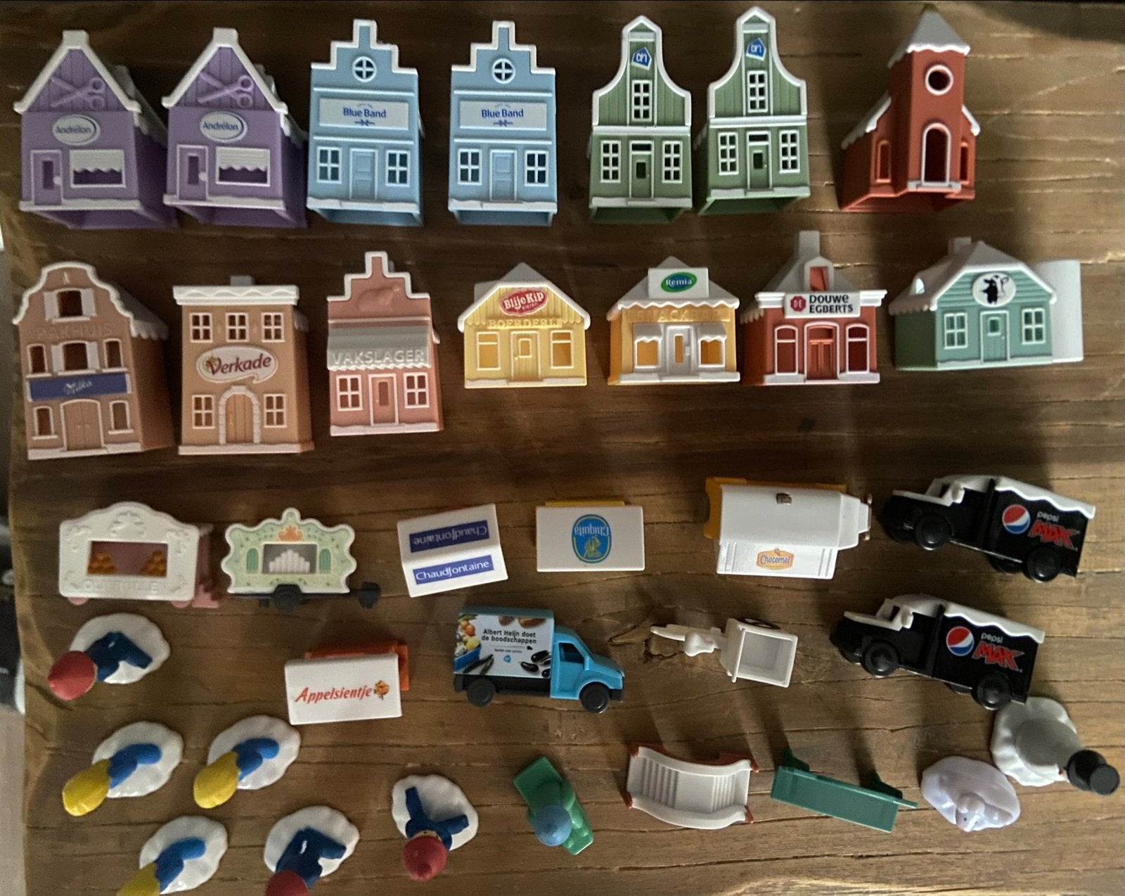AH miniaturen - Diverse huisjes, voertuigen en figuren, Ophalen, Gebruikt