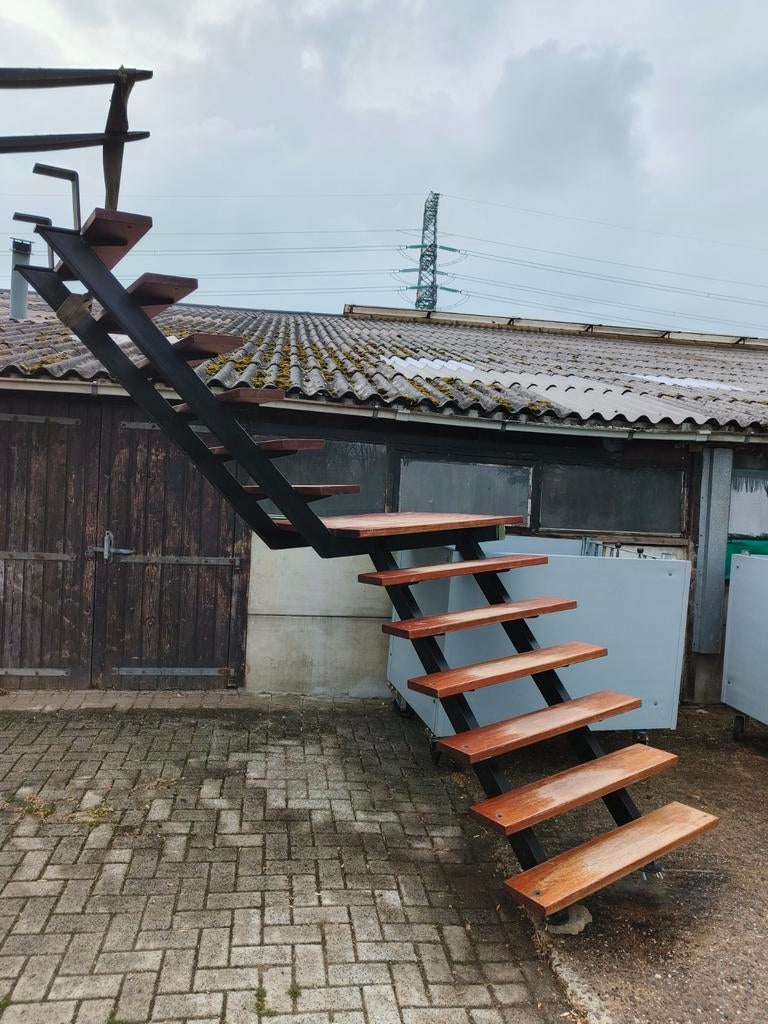 Stalen hoektrap., Doe-het-zelf en Verbouw, Ladders en Trappen, Ophalen, Gebruikt, Trap, 2 tot 4 meter