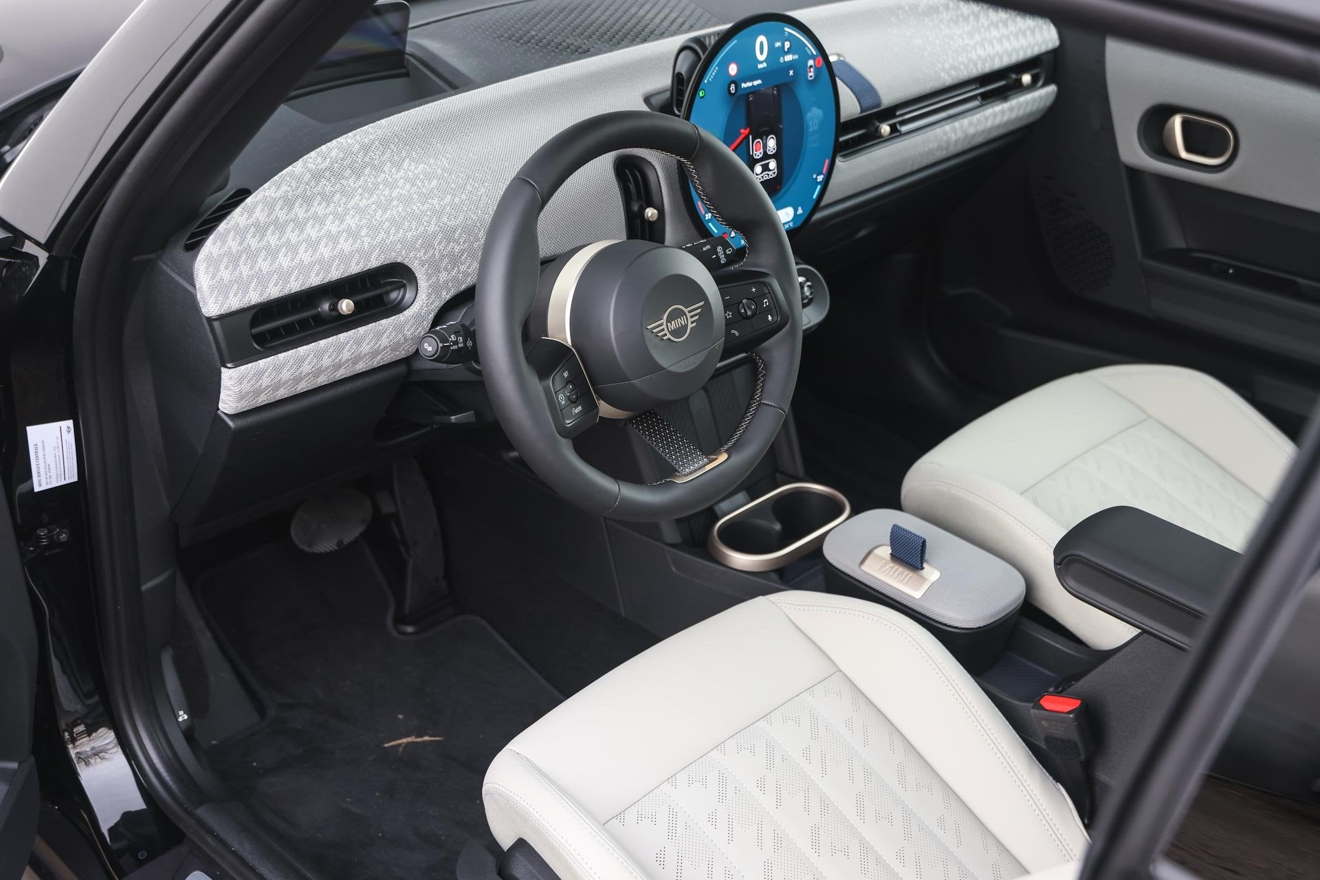 MINI Hatchback Cooper C Automaat / Pakket M / Favoured / 18", Auto's, Mini, Dealer onderhouden, 156 pk, Met garantie (alle), 4 stoelen