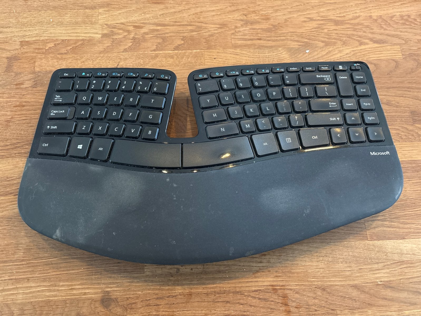 Microsoft Ergonomisch Toetsenbord - Qwerty, Computers en Software, Toetsenborden, Gebruikt, Qwerty, Bedraad, Ergonomisch, Ophalen of Verzenden