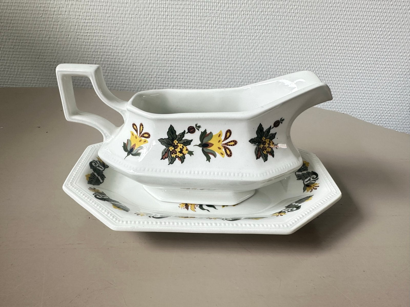 Johnson Bros sauskom op losse schotel - Vintage, Antiek en Kunst, Antiek | Servies los, Ophalen of Verzenden