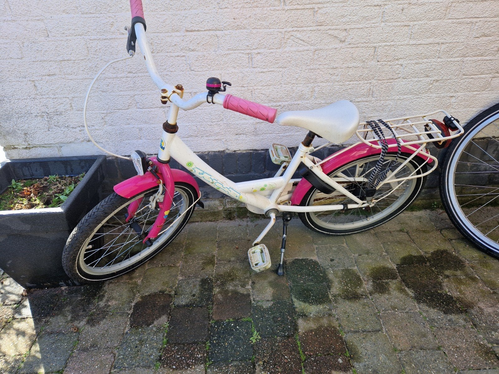 Kinderfiets roze/wit - loopt aan, gratis af te halen, Ophalen, Gebruikt, Velgrem, 20 inch of meer
