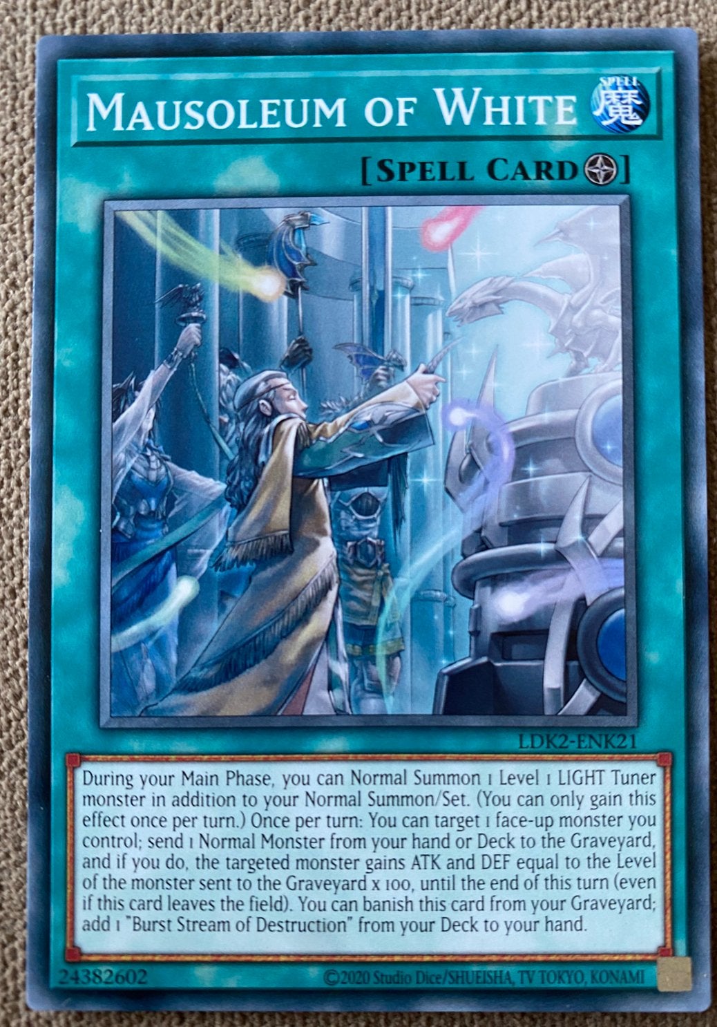 Yu-Gi-Oh!  Mausoleum of White Legendary Print !, Ophalen of Verzenden, Zo goed als nieuw, Losse kaart