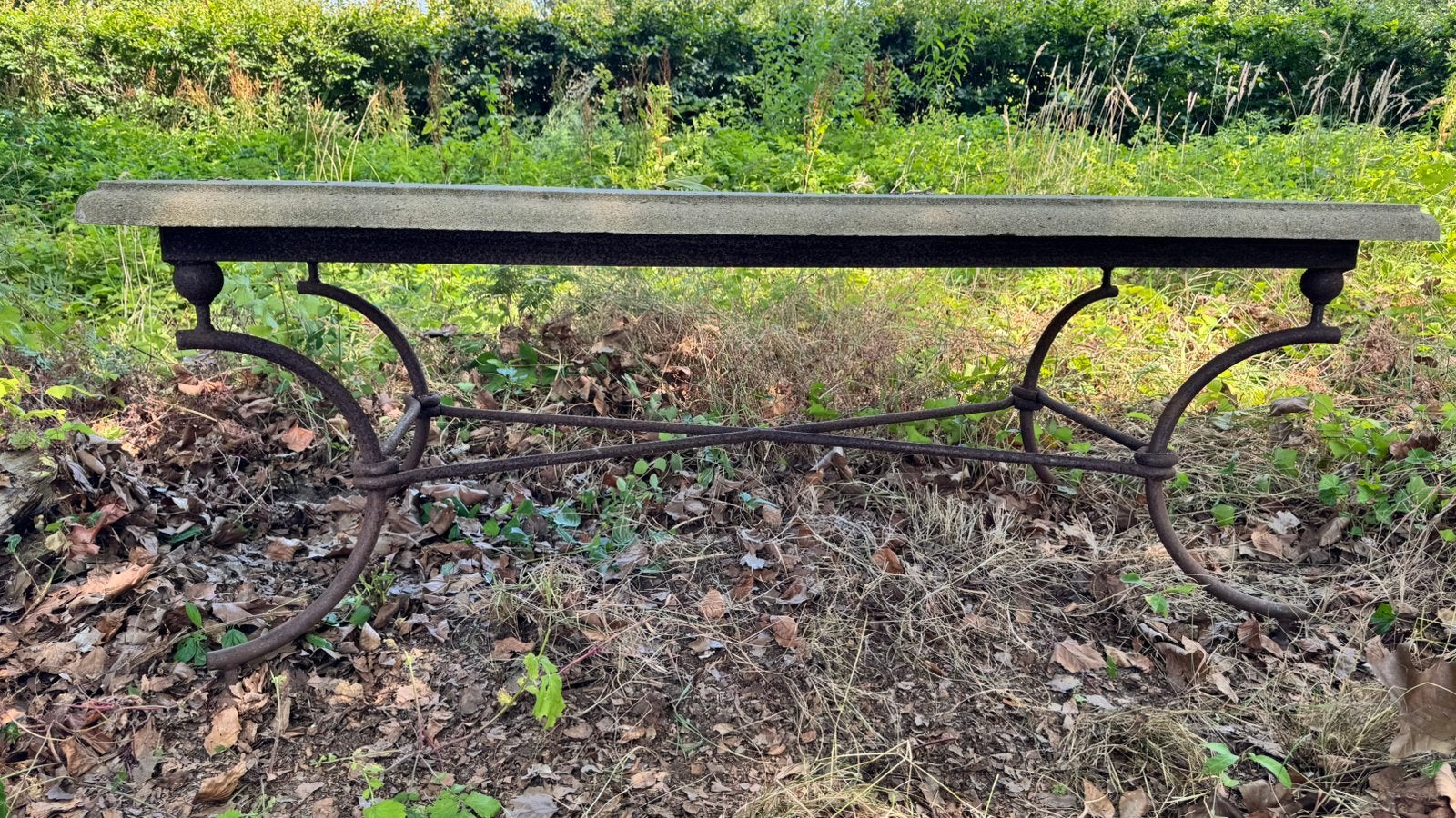 Robuuste tuintafel met betonnen blad en smeedijzeren onderst, Tuin en Terras, Ophalen, Rechthoekig