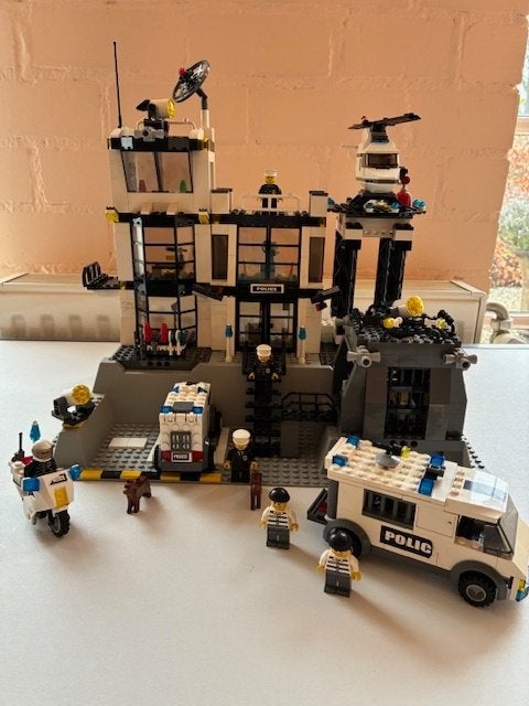 Lego politiebureau 7237 + 7245, Kinderen en Baby's, Speelgoed | Duplo en Lego, Lego, Ophalen of Verzenden, Compleet, Complete set