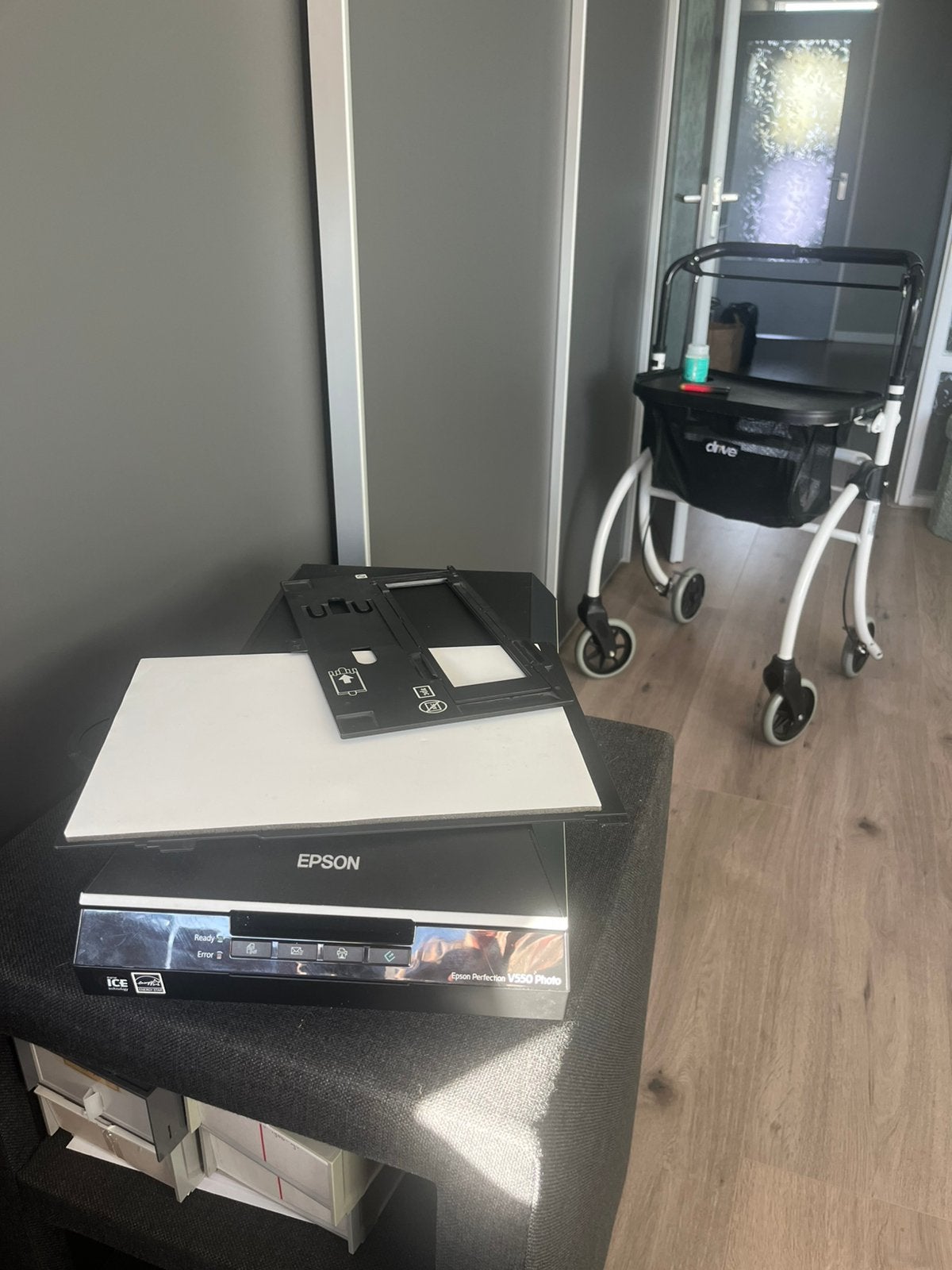 Epson V550 scanner, Ophalen of Verzenden, Zo goed als nieuw, Scannen, Overige technieken