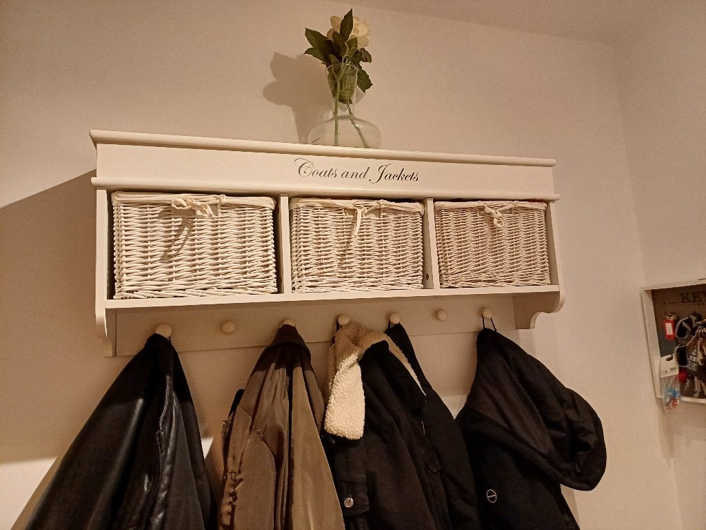€29 Kapstok met opbergsysteem / opbergmandjes Brocante wit, Huis en Inrichting, Woonaccessoires | Kapstokken, Zo goed als nieuw