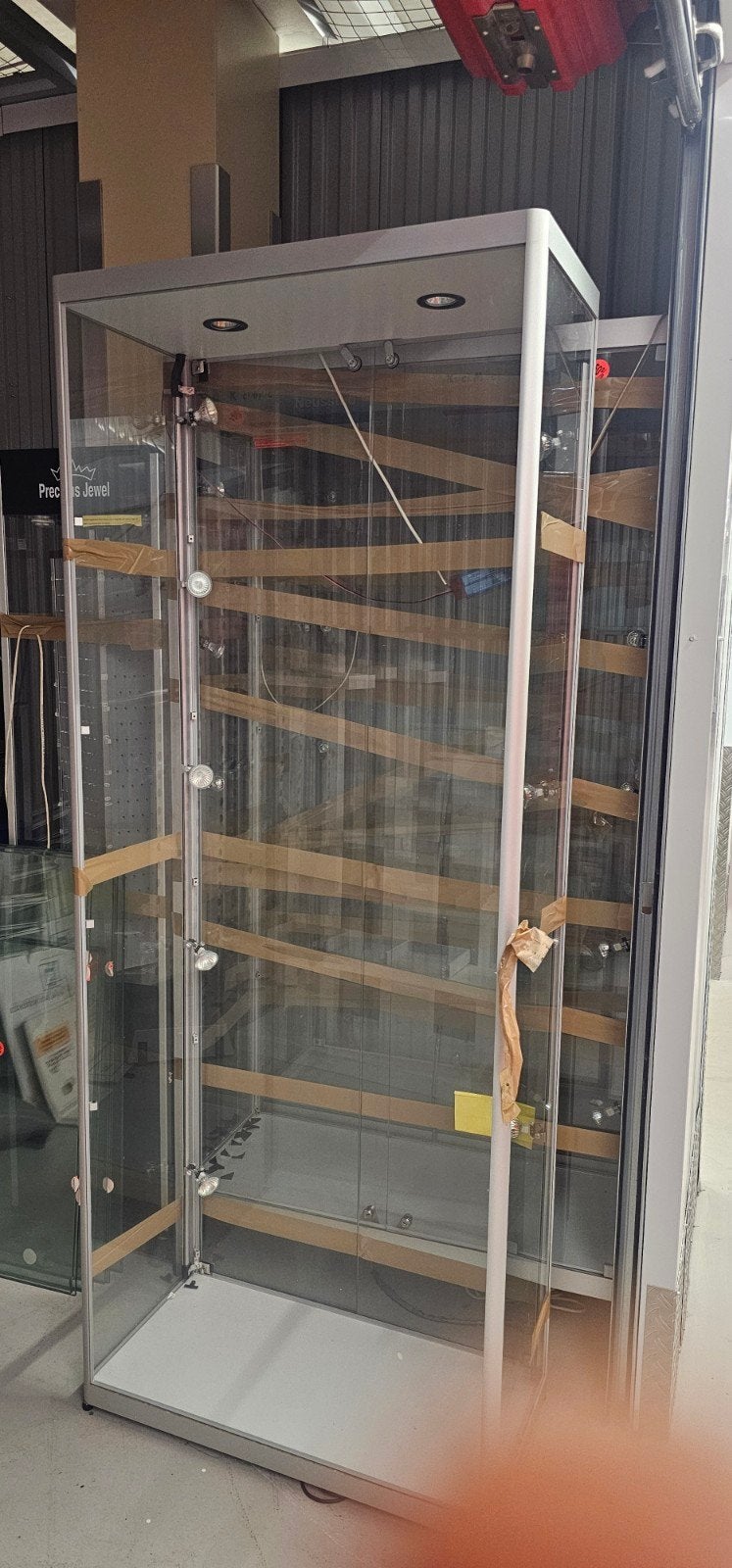 Diverse winkeldisplays en vitrines te koop, Ophalen