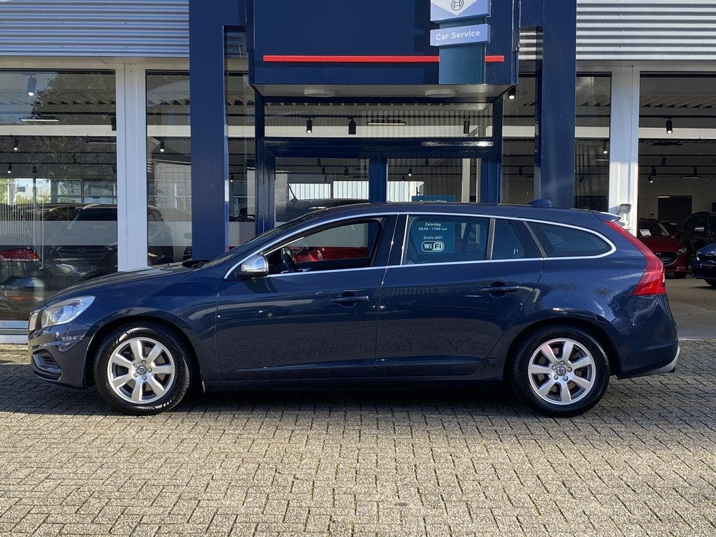 Volvo V60 1.6 T3 R-Design / Automaat / NL-Auto / Dealer-Onde, Gebruikt, Zwart, 4 cilinders, 150 pk