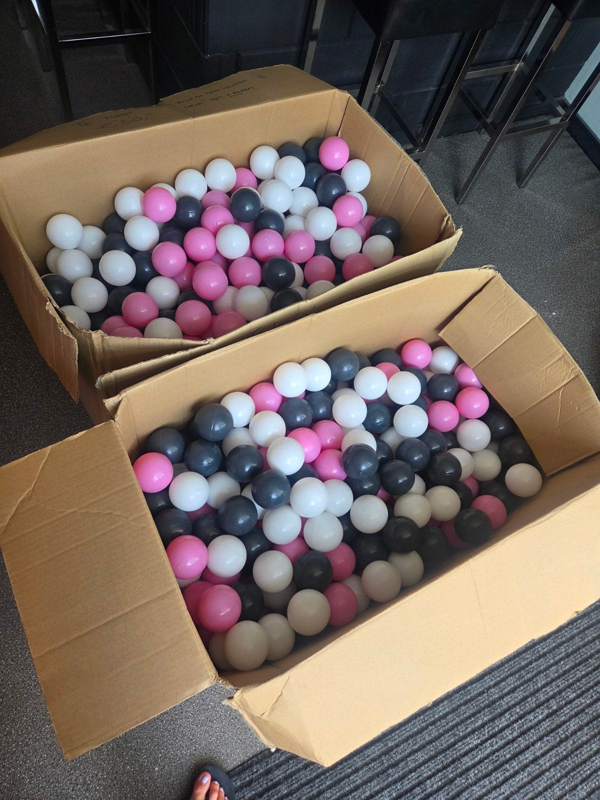 1000 ballenbak ballen (wit, roze, grijs), Ophalen