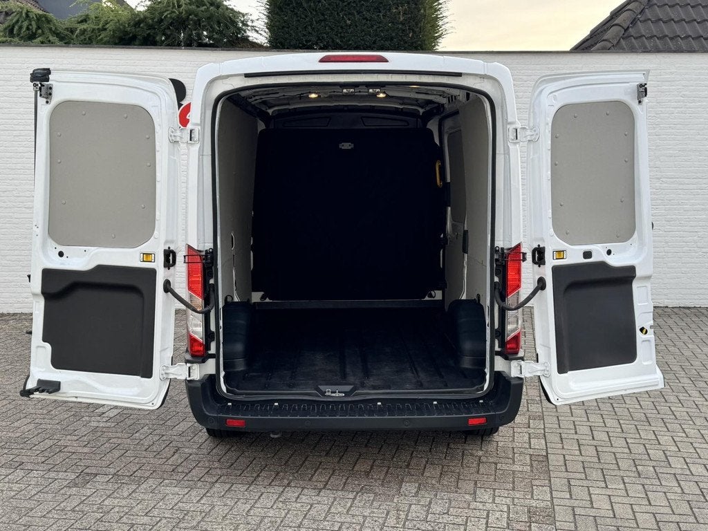 Ford TRANSIT 130pk L2H2 Trend Airco Cruise Pdc 3 Zitplaatsen, Voorwielaandrijving, 4 cilinders, Bedrijf, 130 pk