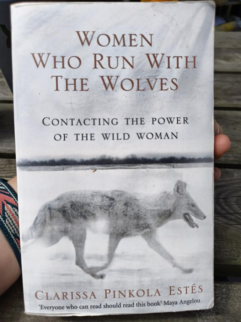 Women Who Run With The Wolves - Clarissa Pinkola Estés, Gelezen, Achtergrond en Informatie, Spiritualiteit algemeen, Ophalen of Verzenden
