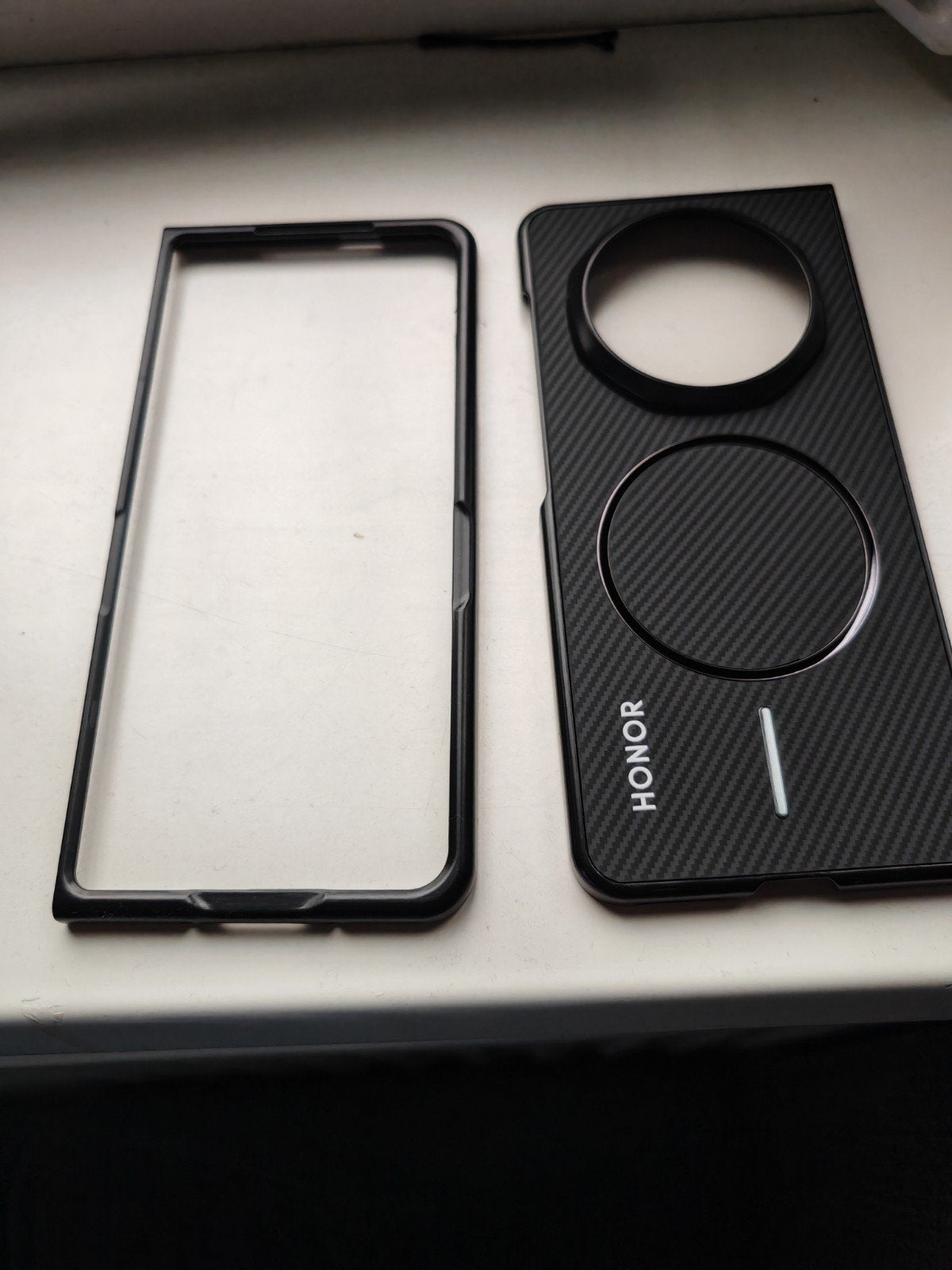 Honor Magic V3 hoesje. Voor en achterkant, Ophalen of Verzenden, Zo goed als nieuw