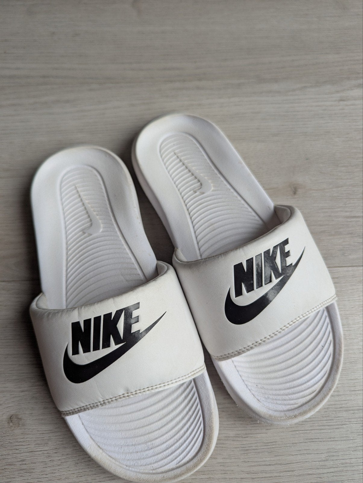 Witte nike Victori one slippers maat 36,5, Slippers, Wit, Nike, Ophalen of Verzenden