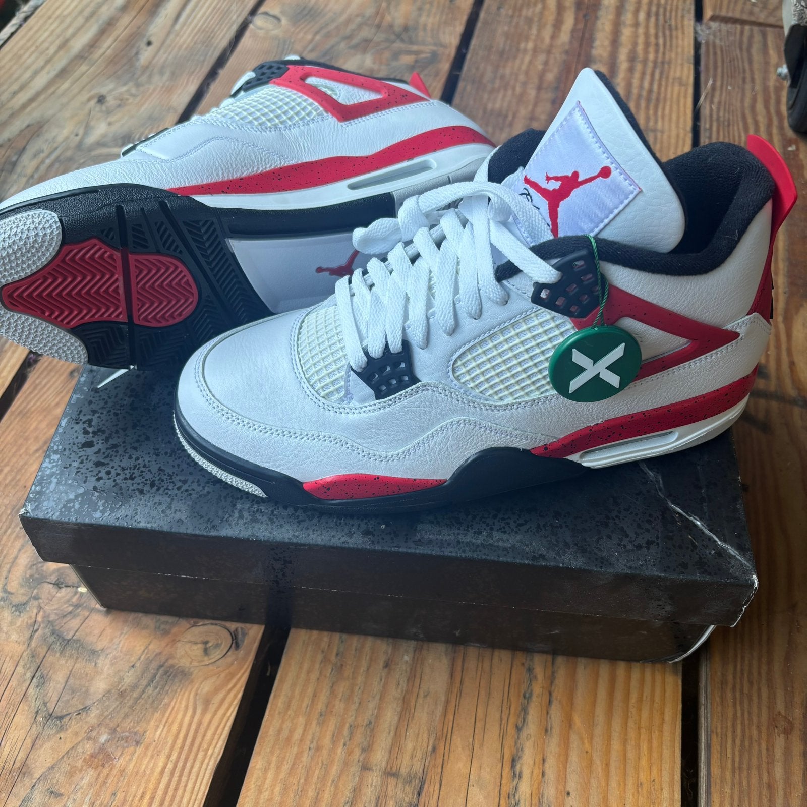 Jordan 4 Retro // Red Cement // Maat 44, Wit, Nieuw, Ophalen of Verzenden, Sneakers of Gympen