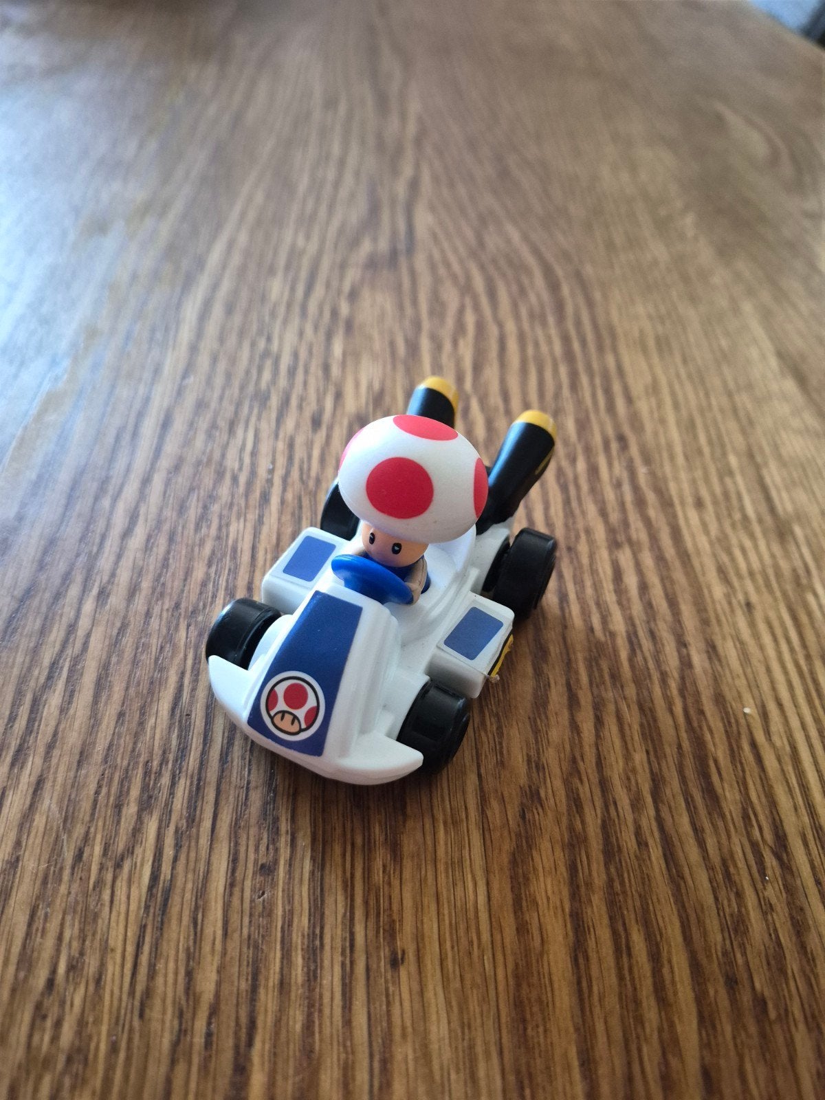 Mario Kart Toad figuur in kart - Zo goed als nieuw, Ophalen of Verzenden, Zo goed als nieuw