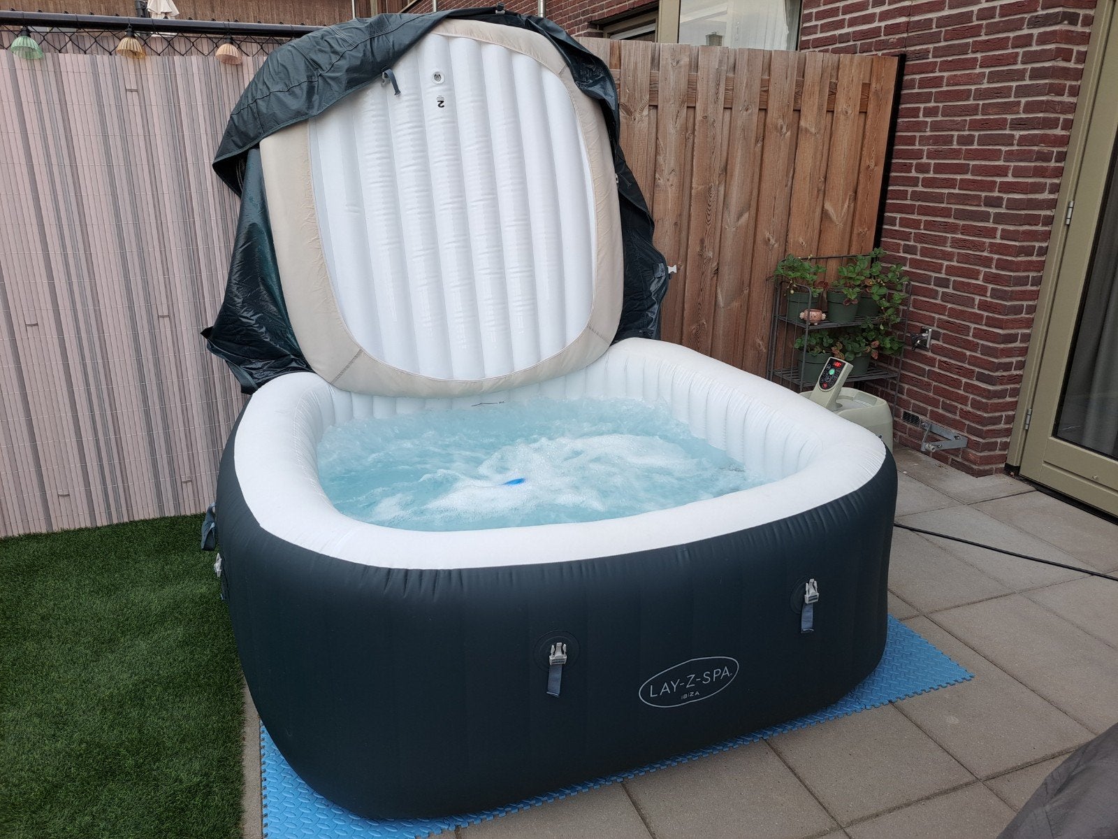 Opblaasbare jacuzzi LAY-Z-SPA Ibiza, Tuin en Terras, Bubbelbaden en Hottubs, Ophalen, Zo goed als nieuw, Filter, Opblaasbaar